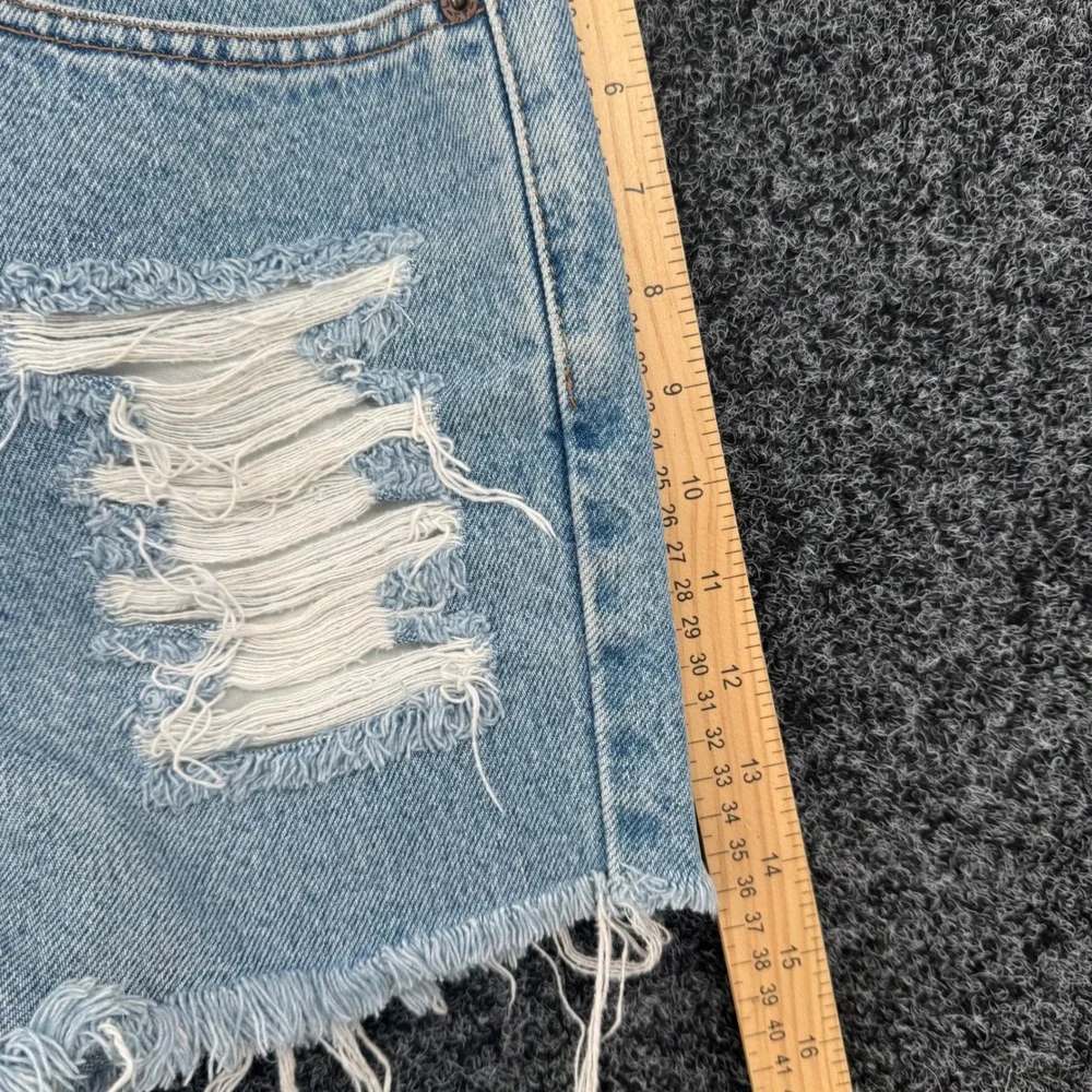 Levis 550 Distressed Denim Shorts Light Wash Frayed Cut Offs W38 L